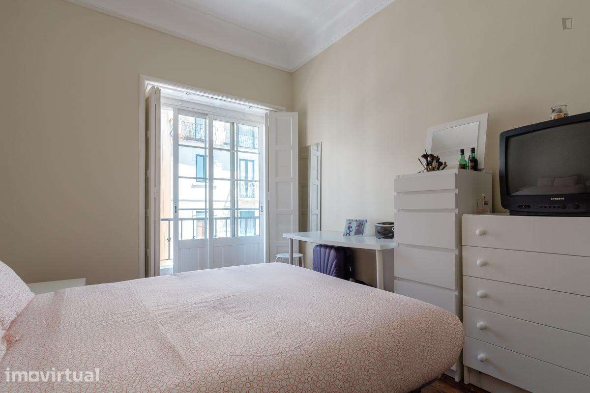 Quarto - localizado em Intendente Lisbon - Grande imagem: 2/21