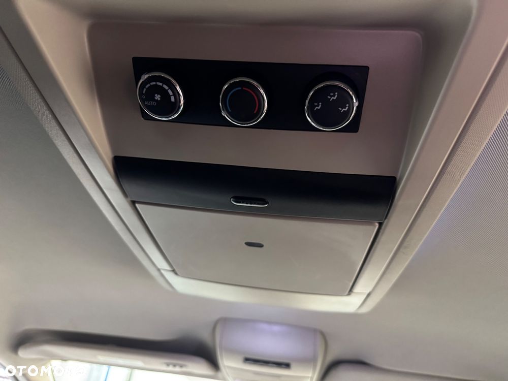Chrysler Town & Country 3.6 Limited - 31