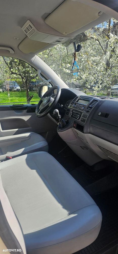 Volkswagen Caravelle - 11