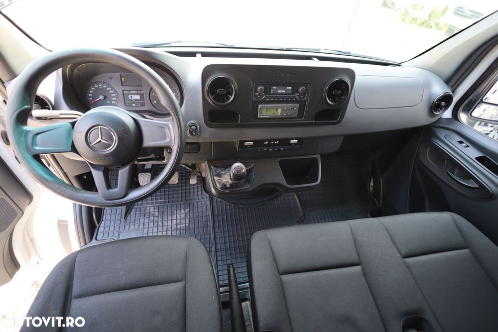 Mercedes-Benz Sprinter - 15