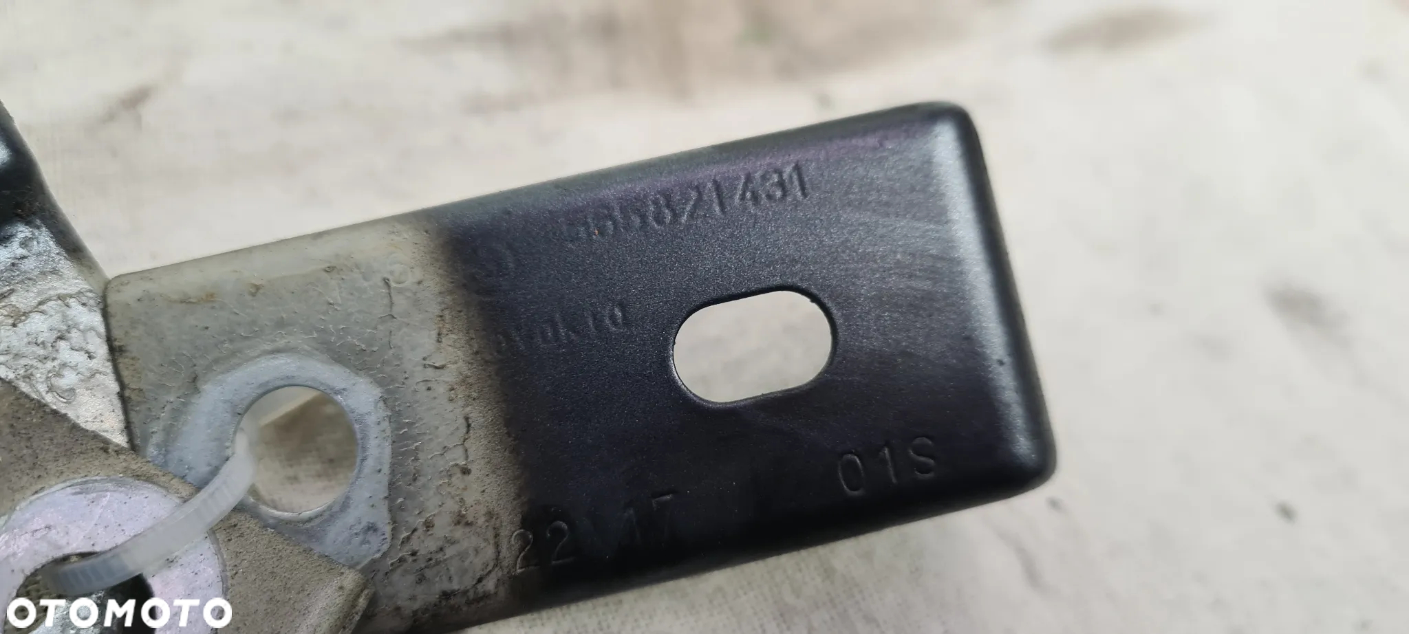 SKODA KODIAQ WSPORNIK BŁOTNIKA PRAWY 565821142 - 9