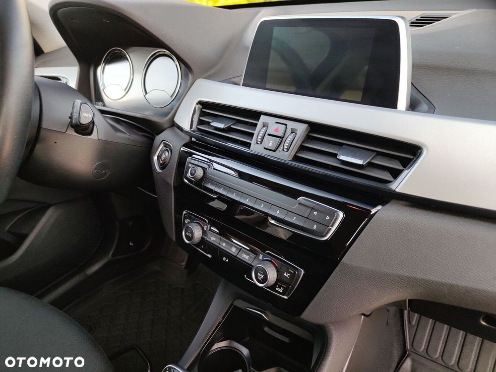 BMW X1 sDrive18i - 28