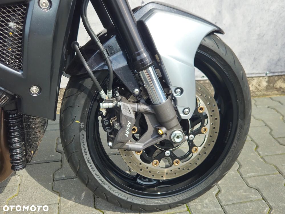 Suzuki GSX - 23