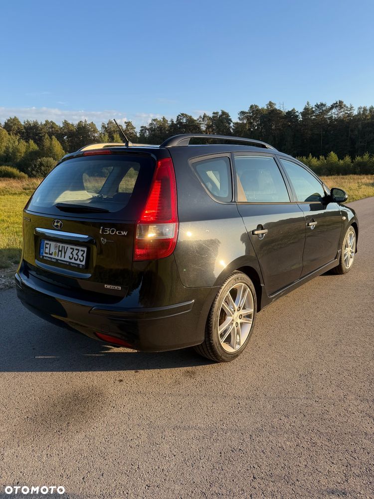 Hyundai i30 i30cw 1.6 CRDi FIFA WM Edition - 4