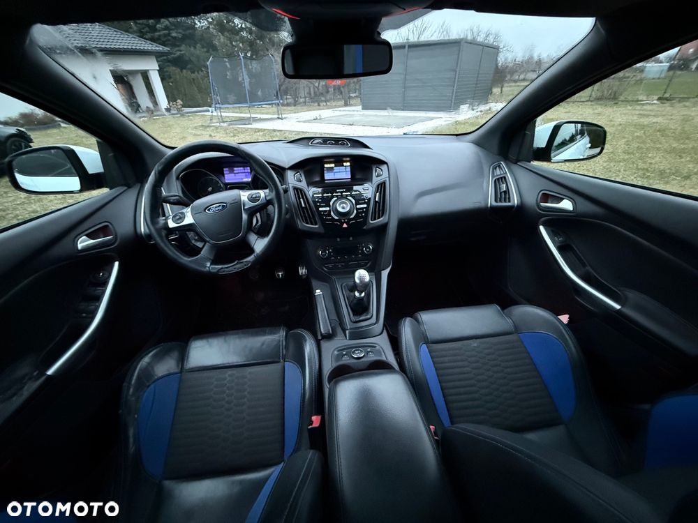 Ford Focus 2.0 EcoBoost ST mit Leder-Sport-Paket - 9