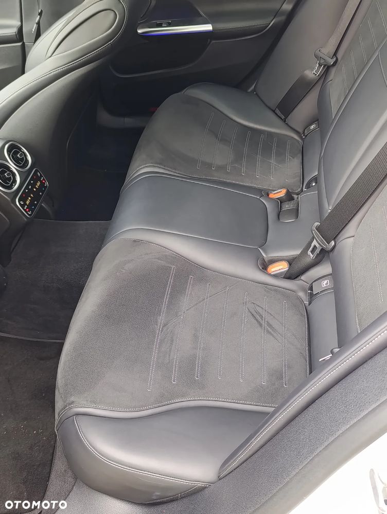 Mercedes-Benz Klasa C 300 d mHEV AMG - 18