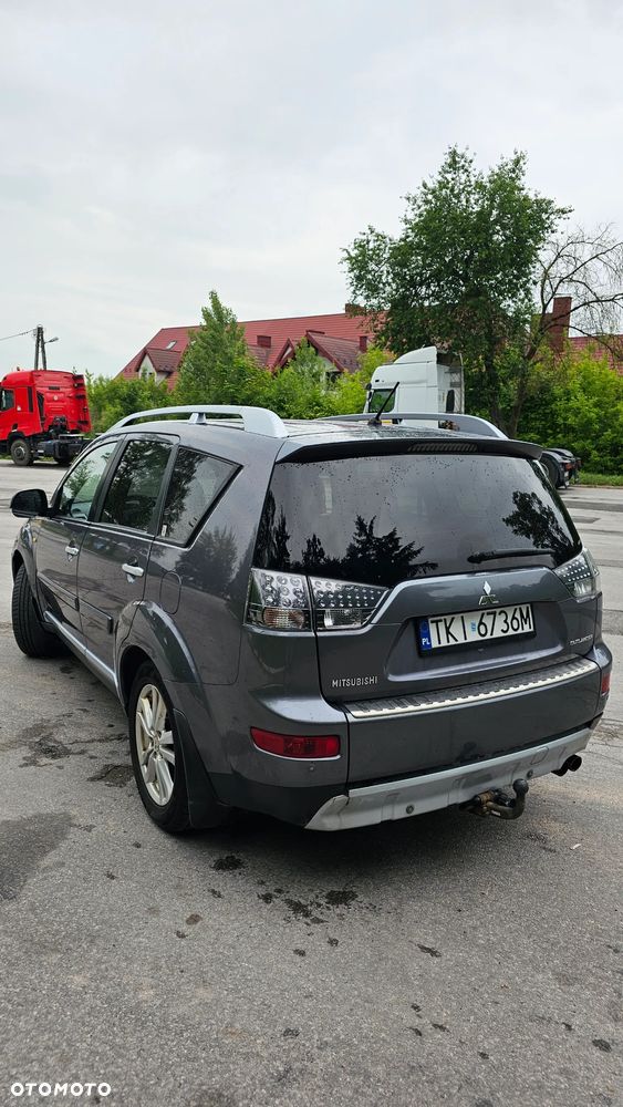 Mitsubishi Outlander 2.0 DID Instyle NAVI - 2