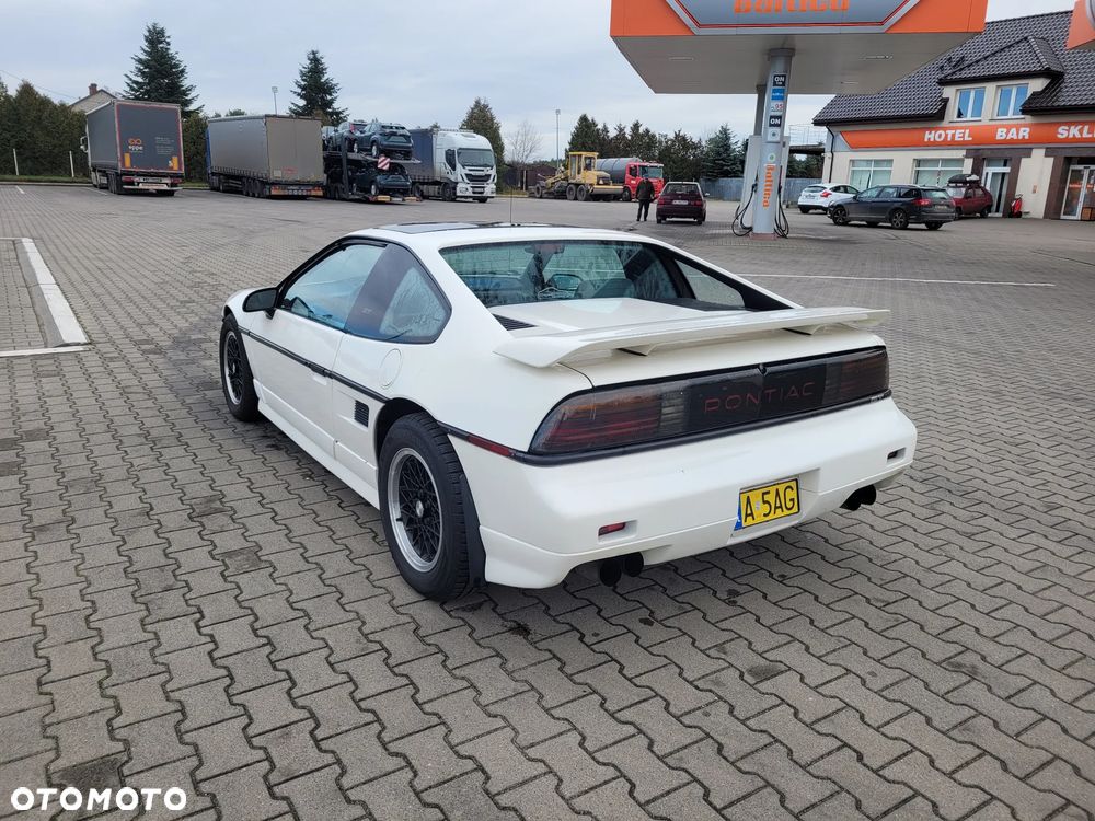 Pontiac Fiero GT - 12