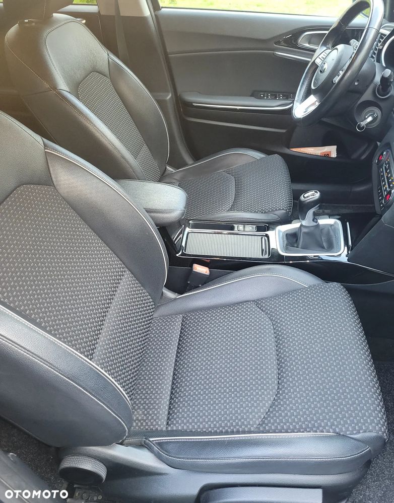 Kia Ceed - 12