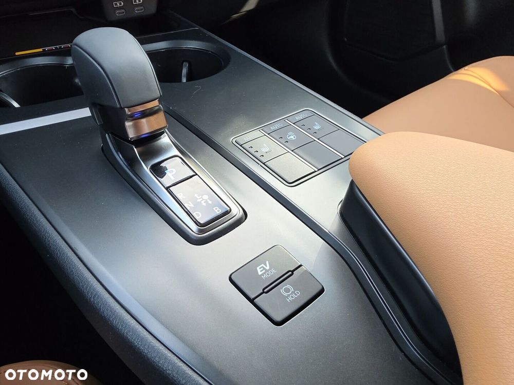 Lexus UX - 18