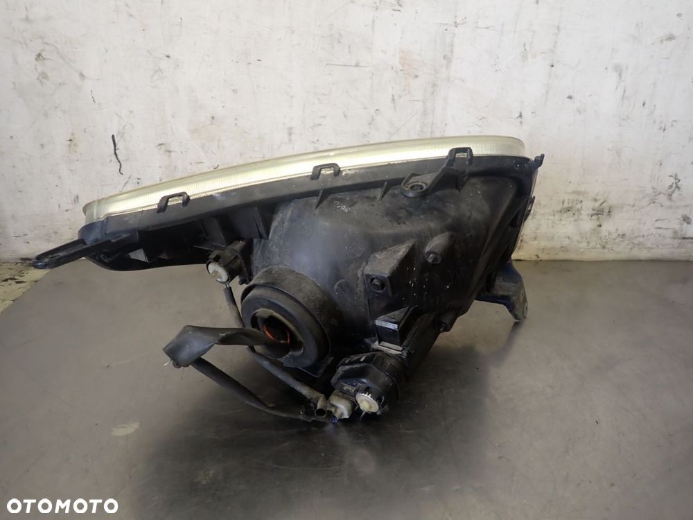 LAMPA LEWA PRZEDNIA TOYOTA RAV4 II 2.0 D - 3
