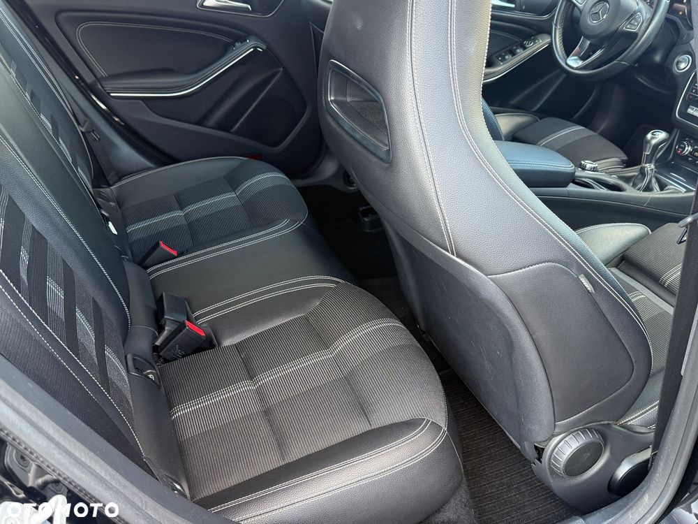 Mercedes-Benz CLA 200 Urban - 17