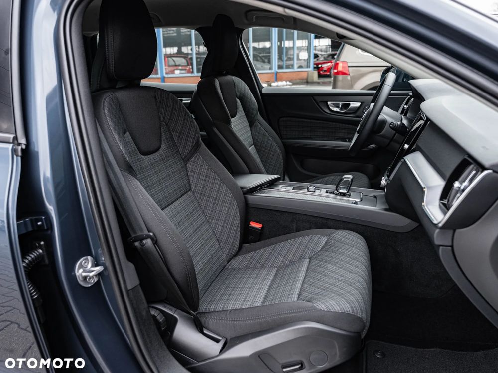 Volvo V60 B3 B Essential - 28