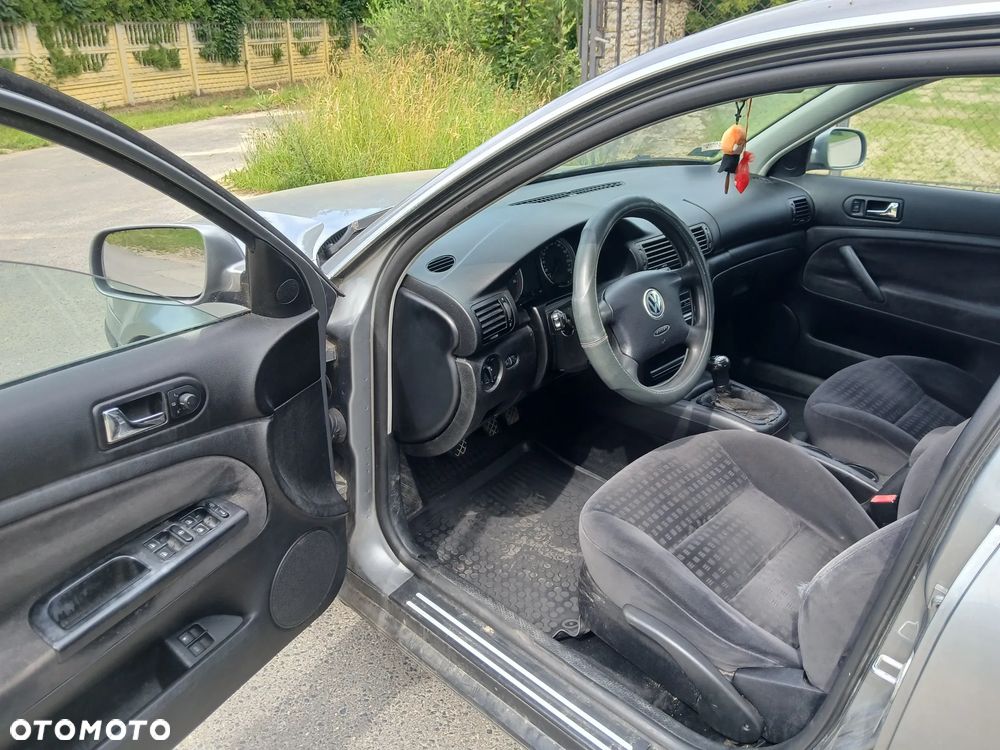 Volkswagen Passat 1.9 TDI Trendline - 10