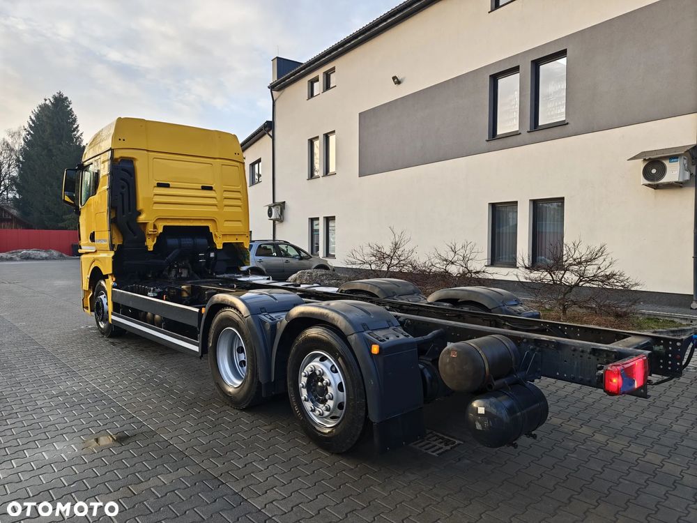 MAN TGX 26.470 6X2 oś skrętna rama do zabudowy - 8