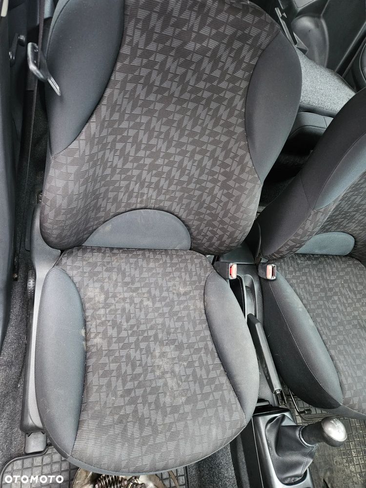 Nissan Note E11 07 fotel przód prawy - 1