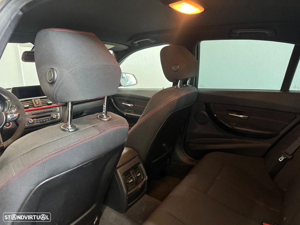 BMW 320 d Pack M - 13