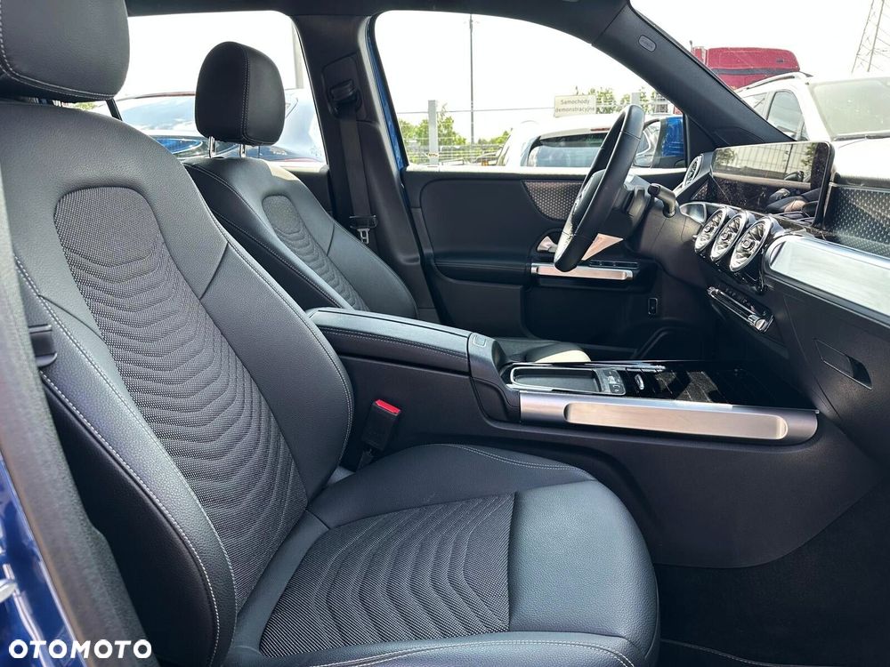 Mercedes-Benz GLB - 14