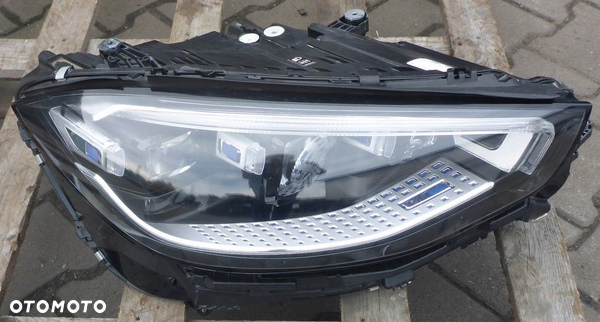 Mercedes C W223 Reflektor Prawy A2239063405