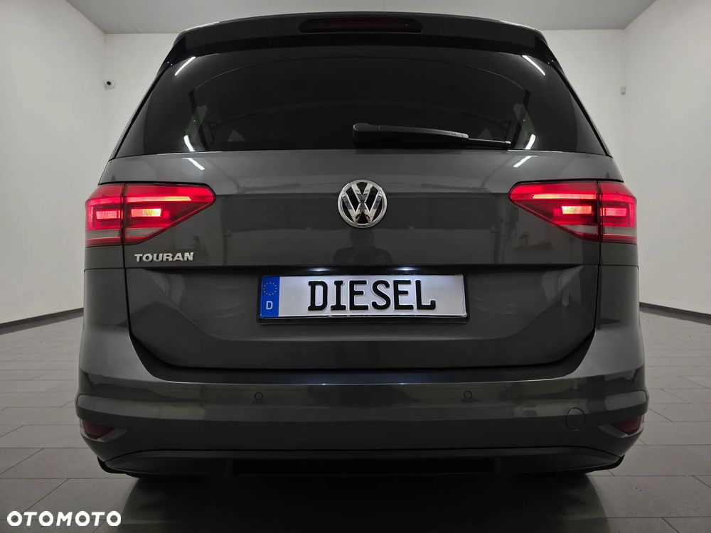 Volkswagen Touran - 38