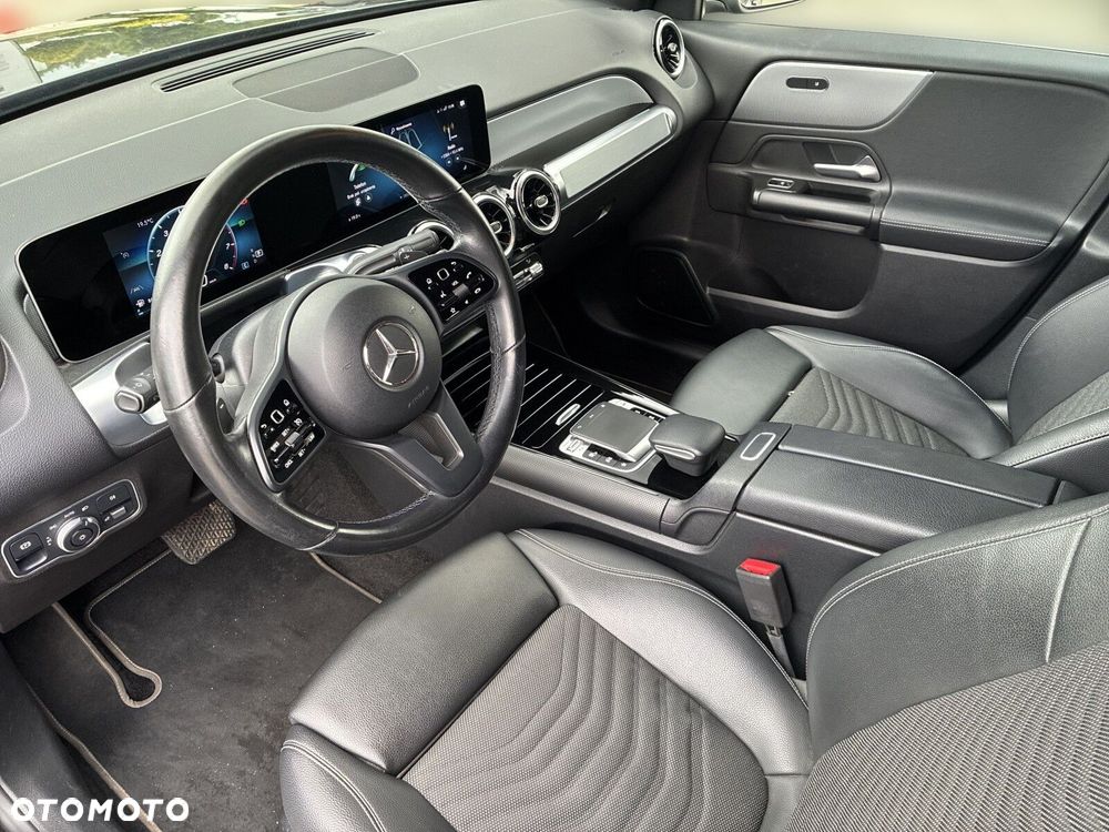 Mercedes-Benz GLB - 12