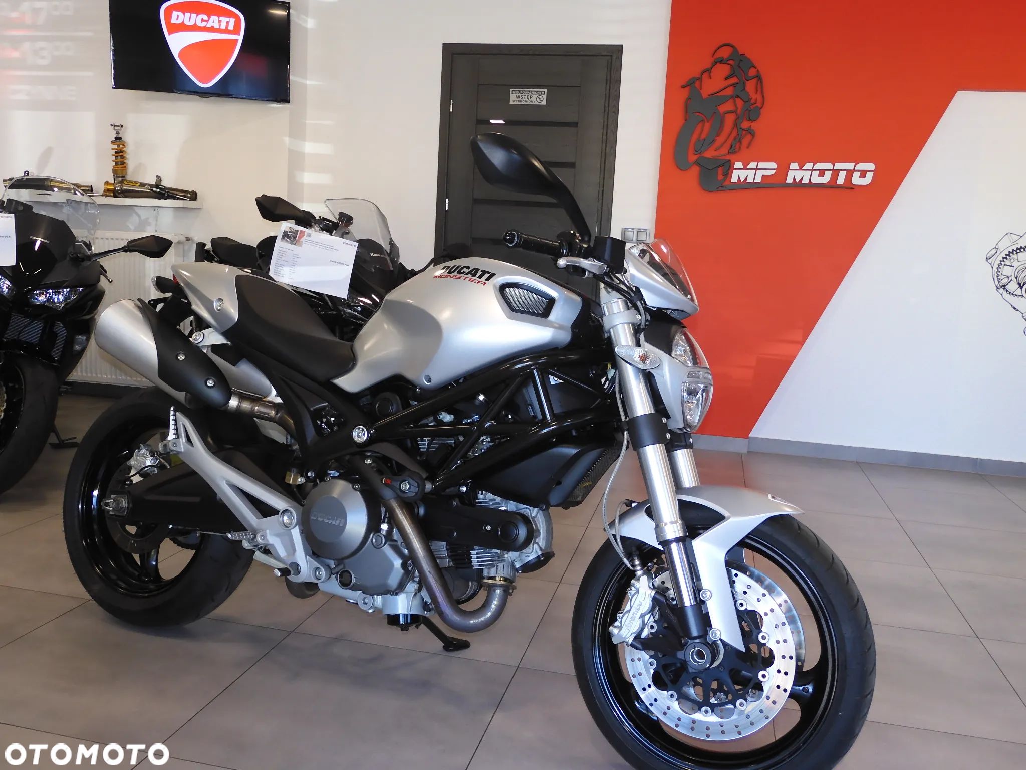 Ducati 696 - 1