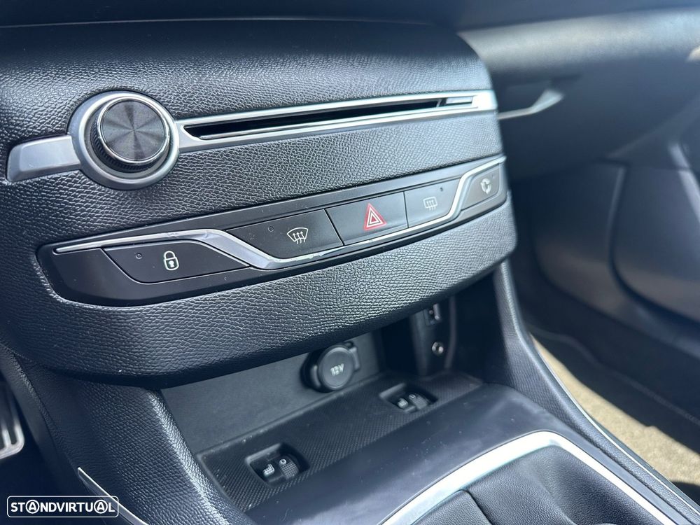 Peugeot 308 1.2 PureTech Allure J17 - 18