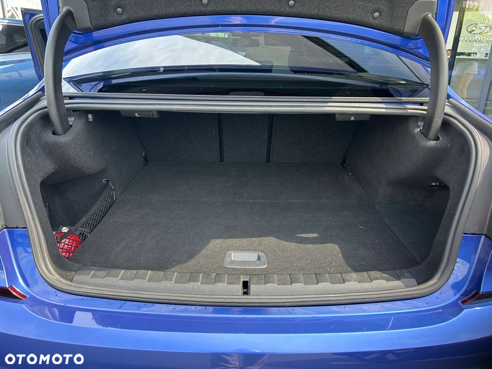 BMW Seria 3 330e - 23