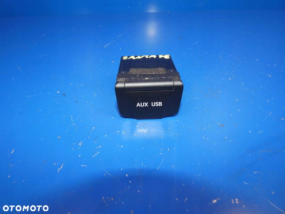 Gniazdo AUX Hyundai Grand Santa Fe NC 961202W601 - 1