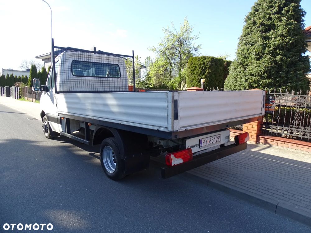 Volkswagen CRAFTER 2,5 TDI -136 KM -klimatyzacja ,skrzyniowy, blizniaki , 73.000 tkm  super stan ! - 3