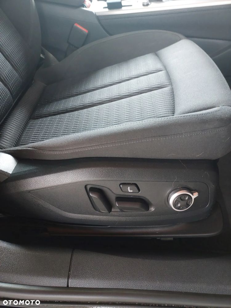 Audi A4 Avant 40 TDI S tronic quattro design - 32