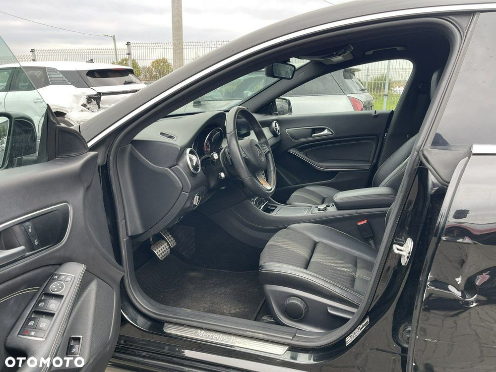 Mercedes-Benz CLA 200 7G-DCT UrbanStyle Edition - 8