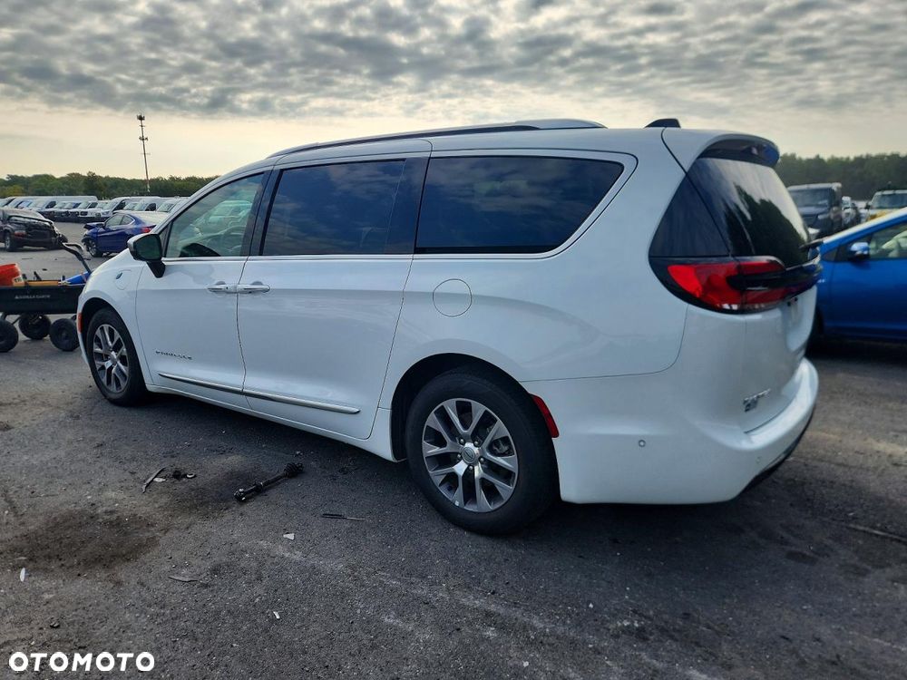Chrysler Pacifica - 3