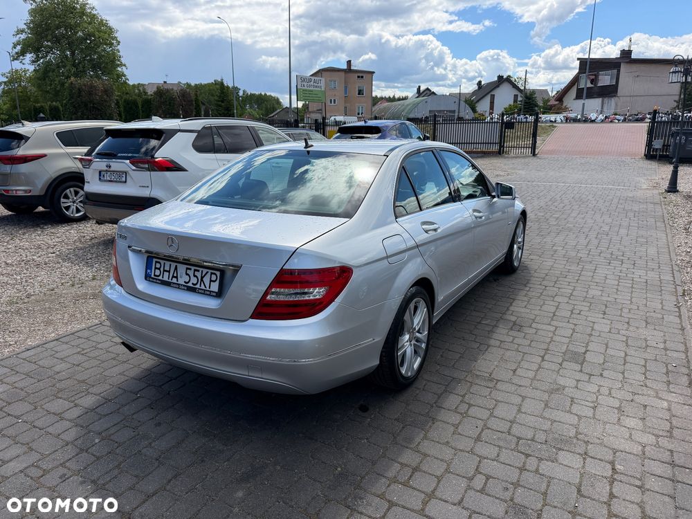 Mercedes-Benz Klasa C 180 CGI BlueEff Avantgarde - 39