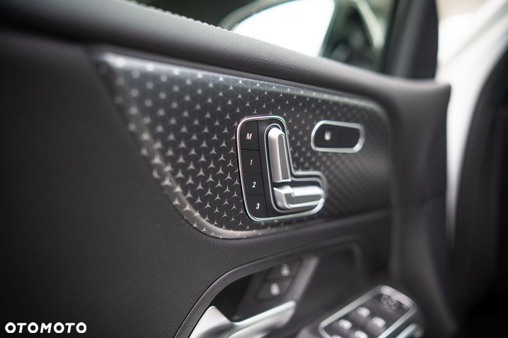 Mercedes-Benz GLB - 24