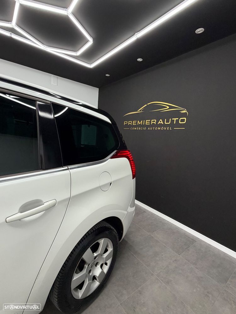 Peugeot 5008 1.6 HDi 5L Allure J17 - 20