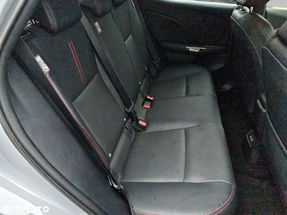 Lexus LBX 1.5 Hybrid Emotion - 12