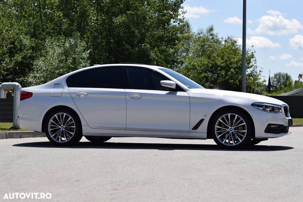 BMW Seria 5 530e Aut. - 31