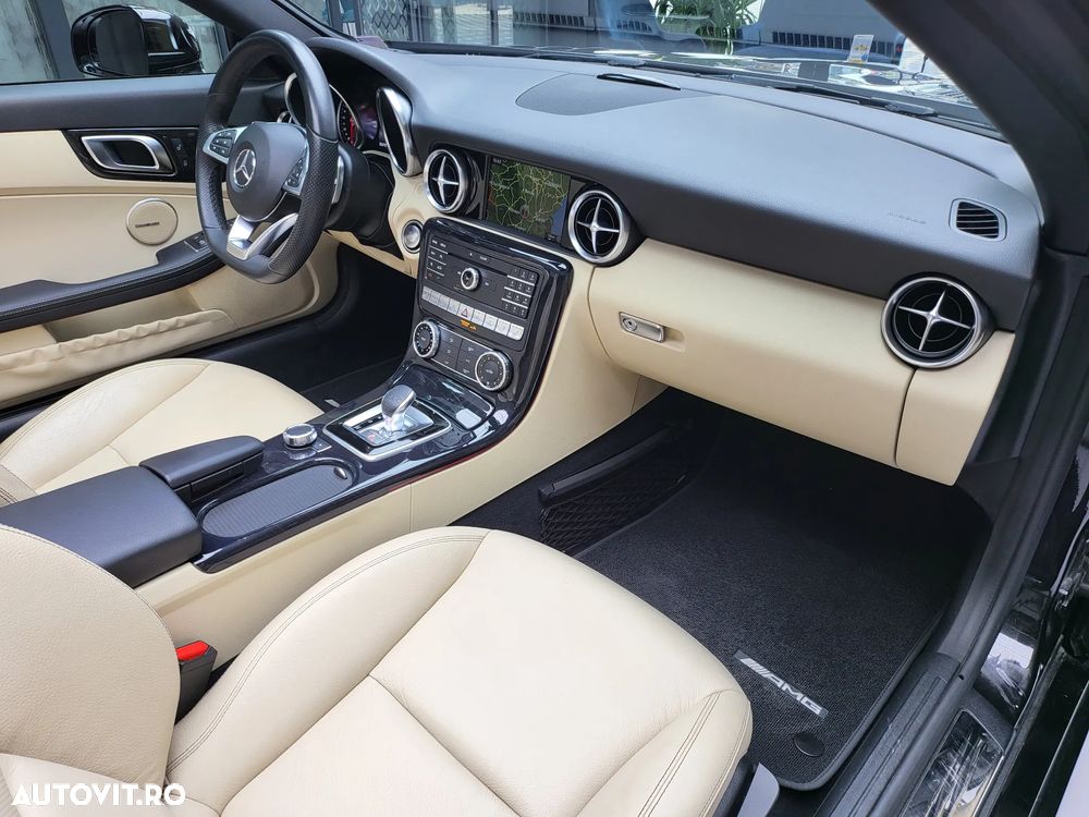 Mercedes-Benz SLC 300 9G-TRONIC - 16