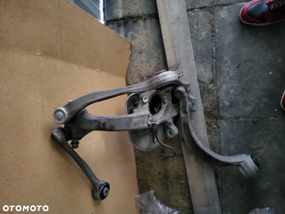 Zwrotnica prawa prawy przód AUDI A6 C7 A4 B8 A5 LIFT   4G0407242C - 3