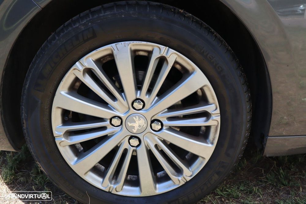 Peugeot 208 1.2 PureTech Style - 22