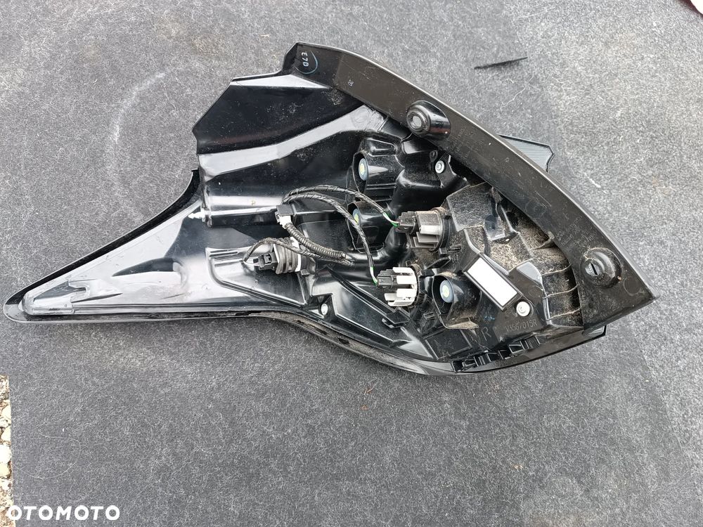 LAMPA TYŁ TYLNA PRAWA LED TOYOTA YARIS IV - 5