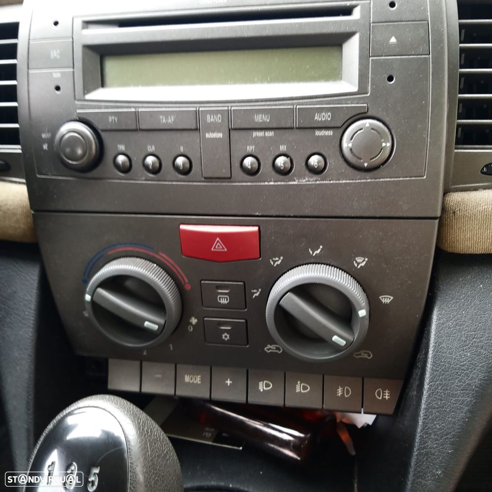 Lancia Ypsilon 1.3 M-jet Platino 4 - 6