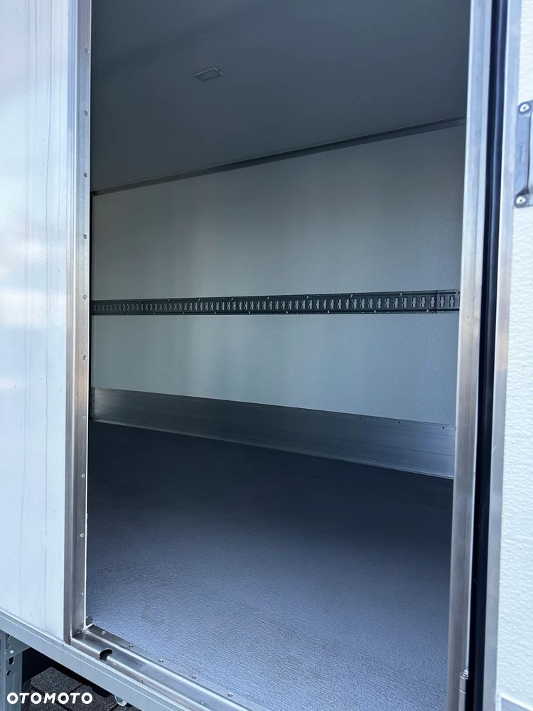 Mercedes-Benz Sprinter - 26