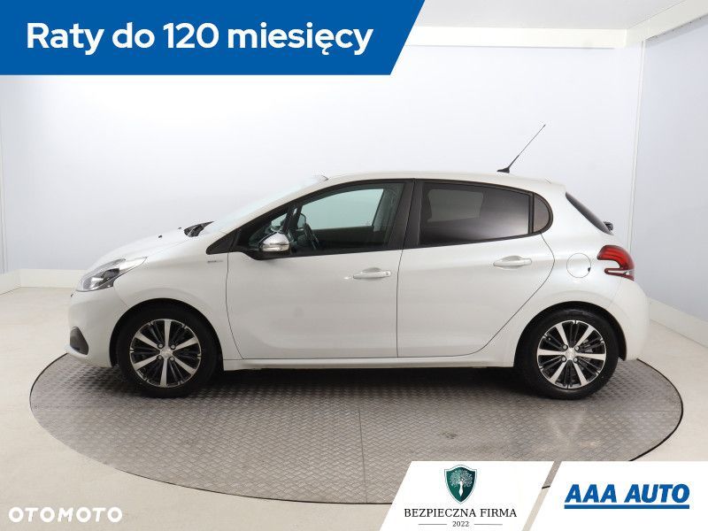 Peugeot 208 - 4
