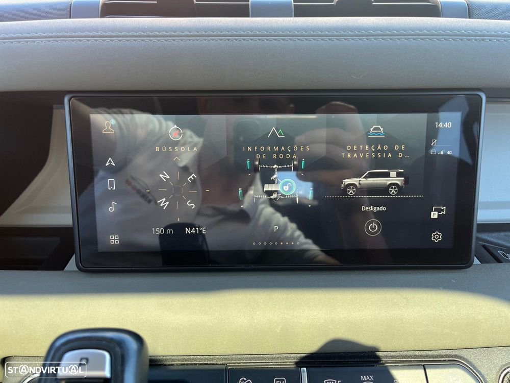 Land Rover Defender 2.0 P400e 110 AWD SE - 31