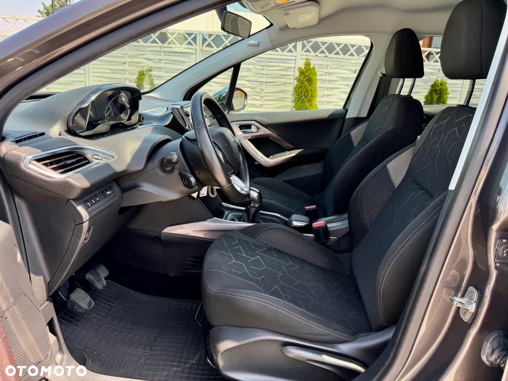 Peugeot 2008 1.2 Pure Tech Style S&S - 8