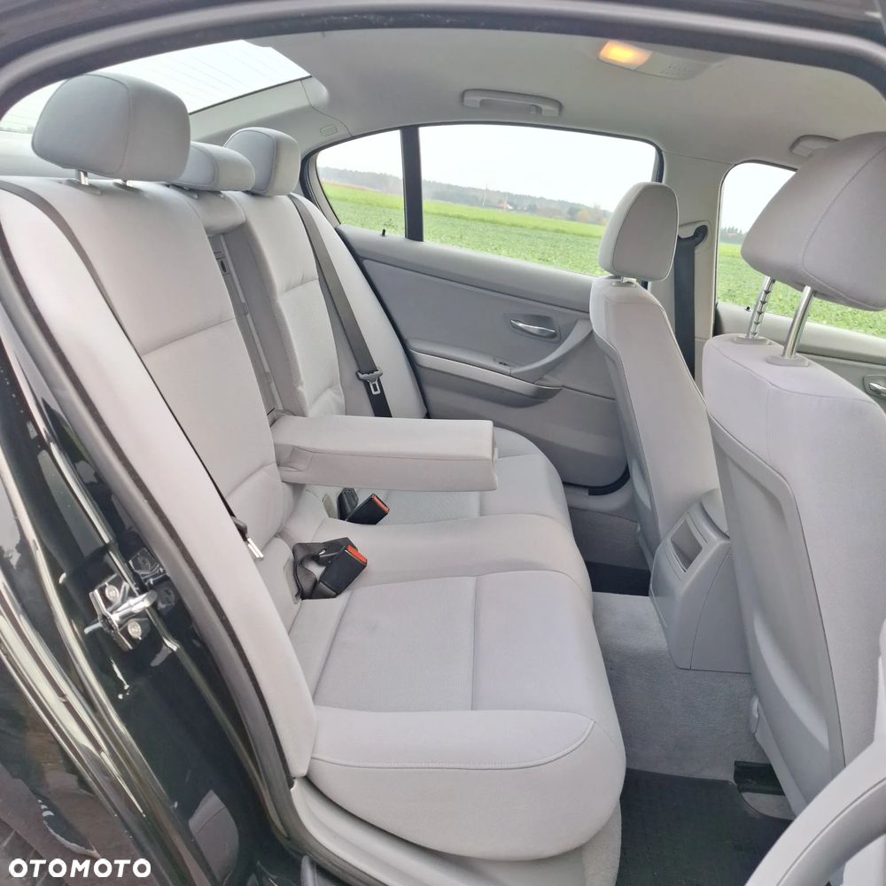 BMW Seria 3 - 32
