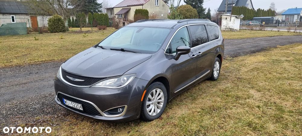 Chrysler Pacifica - 17
