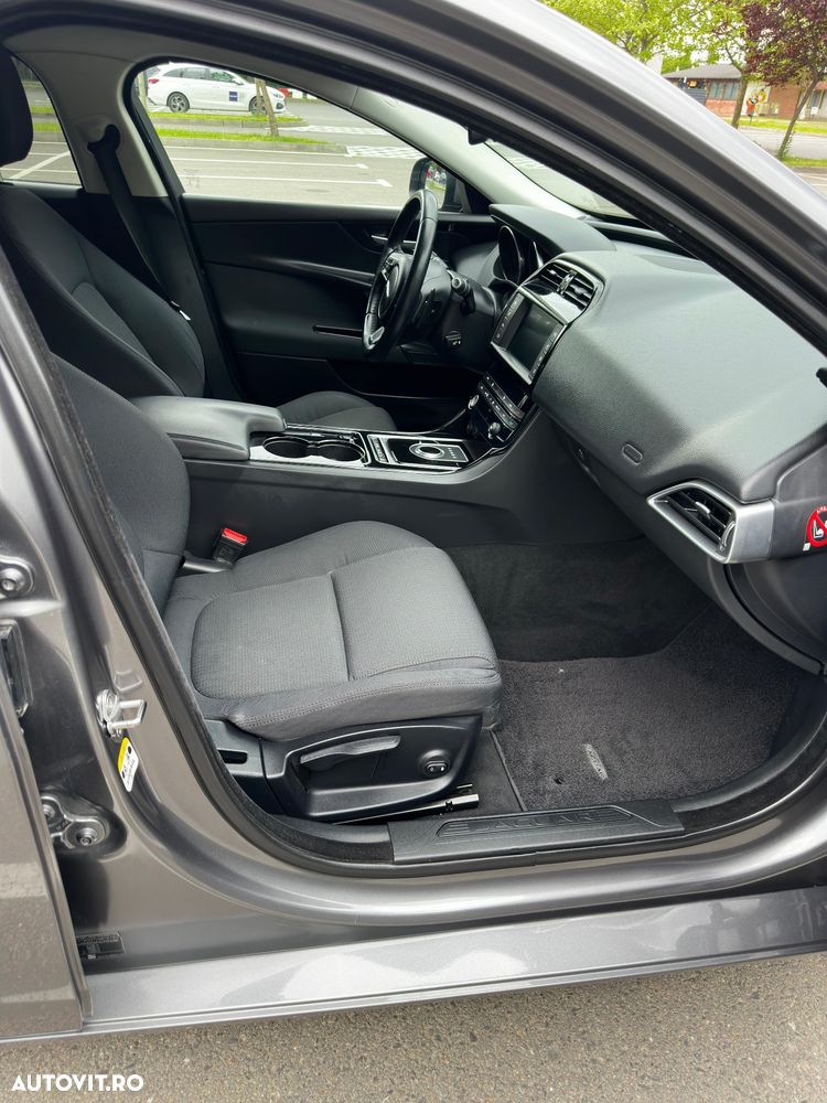 Jaguar XE - 8
